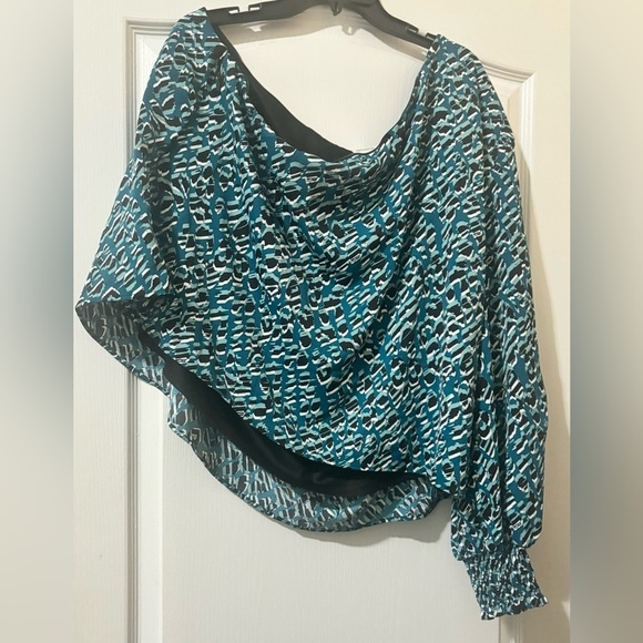 Avenues Eva One Shoulder Top Women’s 30-32 plus - Picture 3 of 3